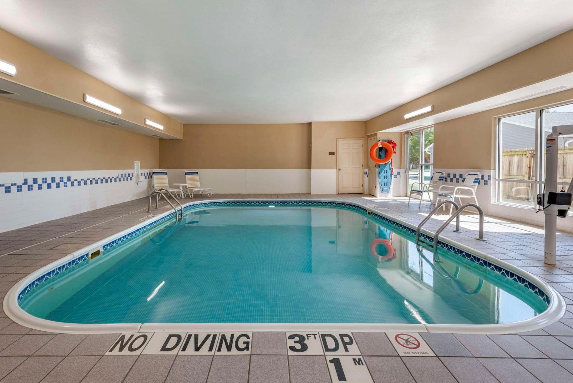 Comfort Suites Terre Haute University Area Luaran gambar